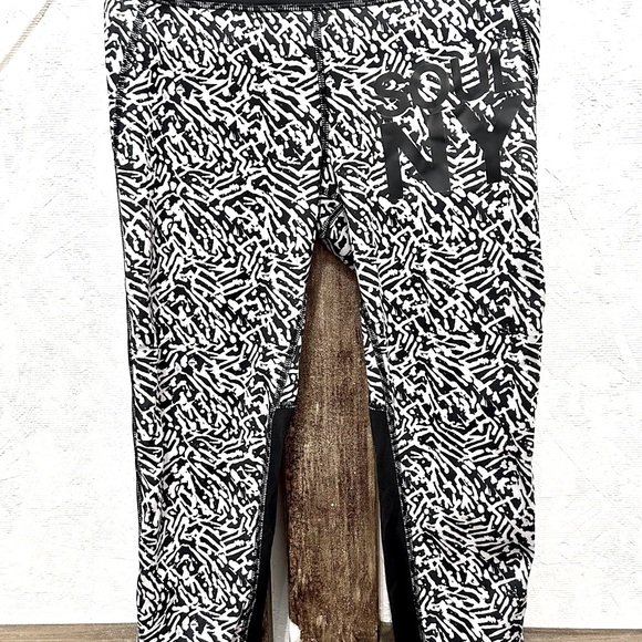 Lululemon leggings size 4 X Soul NY Pace Pusher Crop Leggings sz 4 Luxtreme - Picture 2 of 14